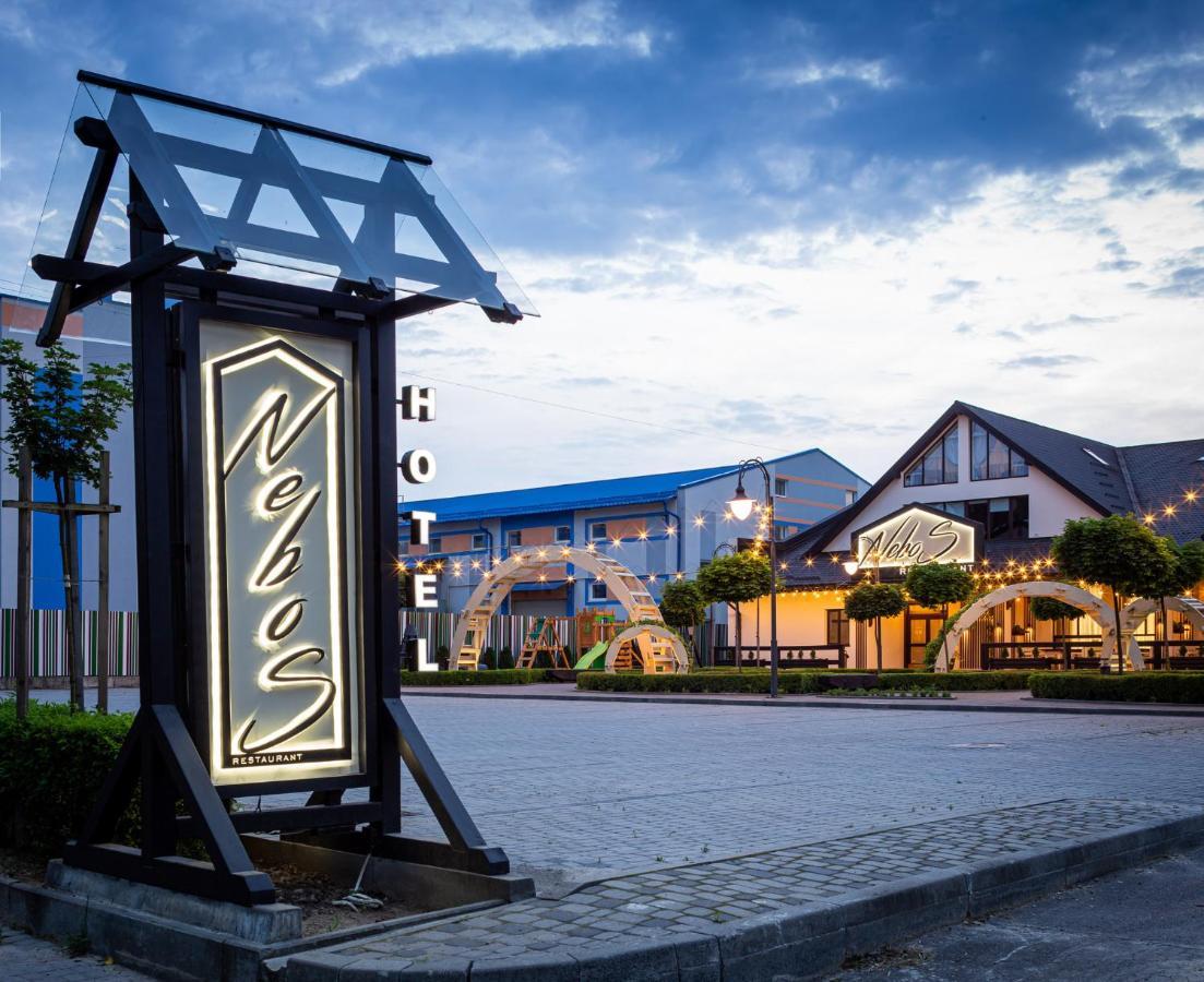 Nebos & Restaurant Отель 3*