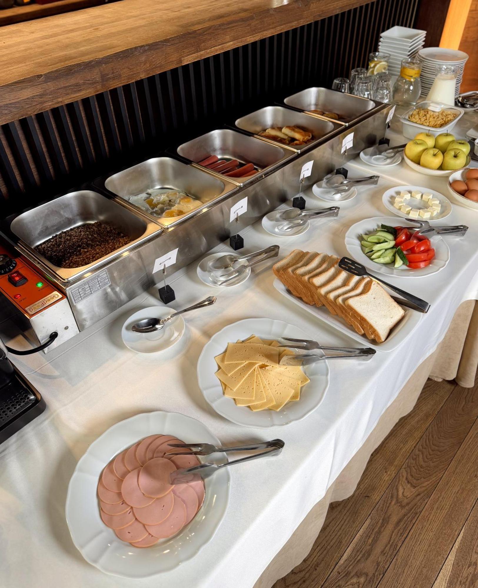 Nebos & Restaurant Отель 3*